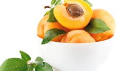 Рецепты смягчающих масок из ярких абрикосов