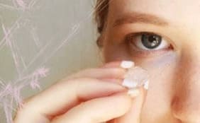 Ледяные процедуры для кожи вокруг глаз